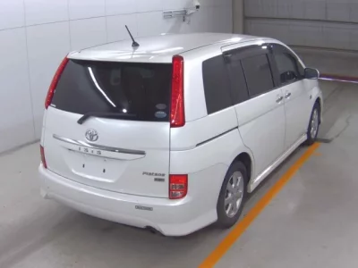 Toyota ISIS