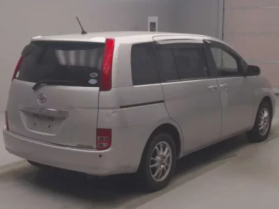 Toyota ISIS