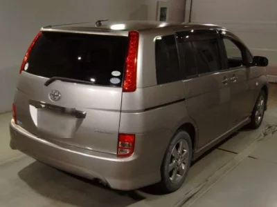 Toyota ISIS